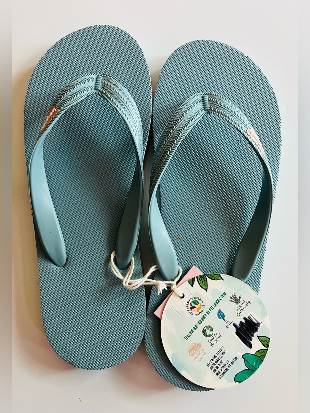 Feelgoodz • NWT Classicz Light Teal Flip Flop Sandals in Comino